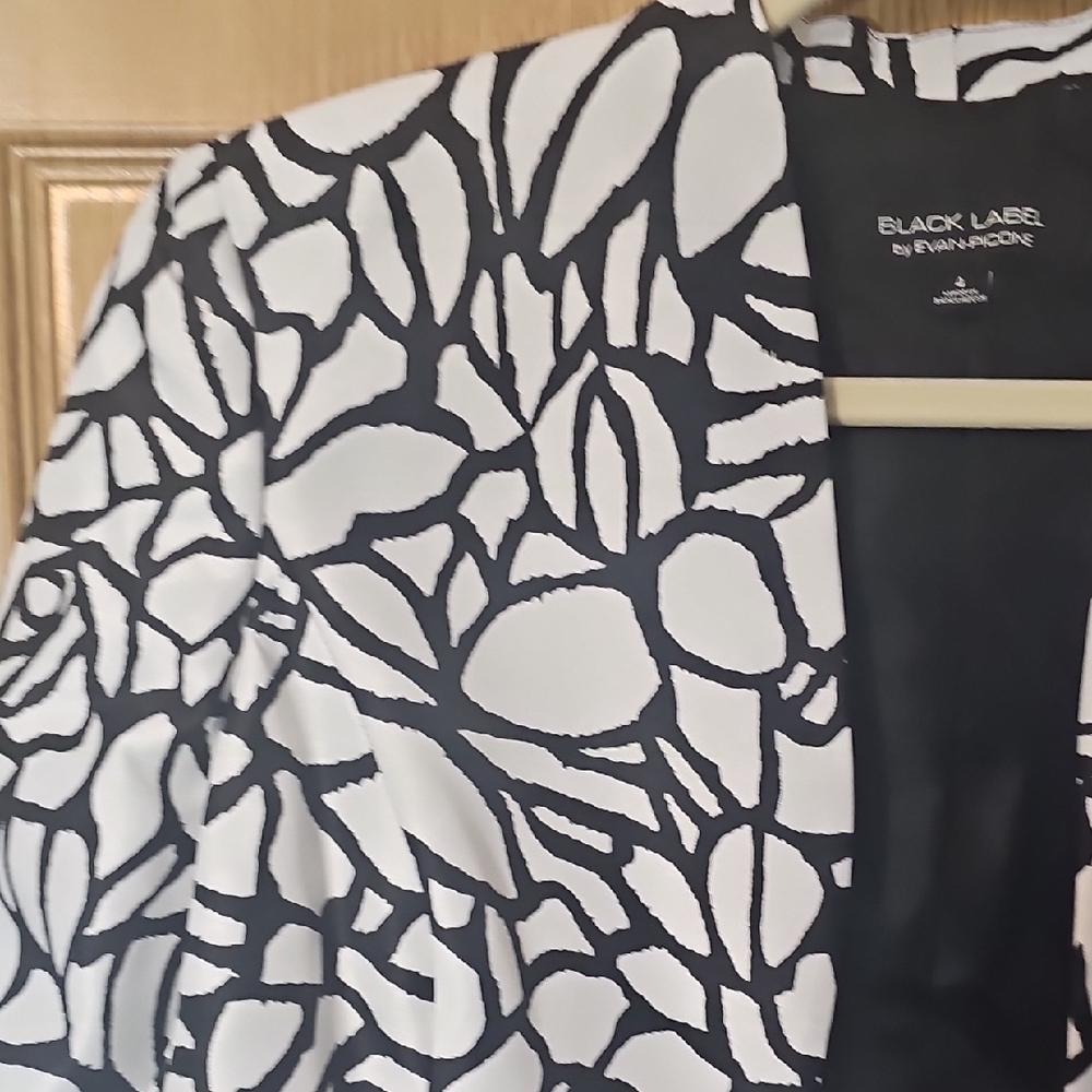 Evan Picone Black and White Floral Blazer - Picture 5 of 7